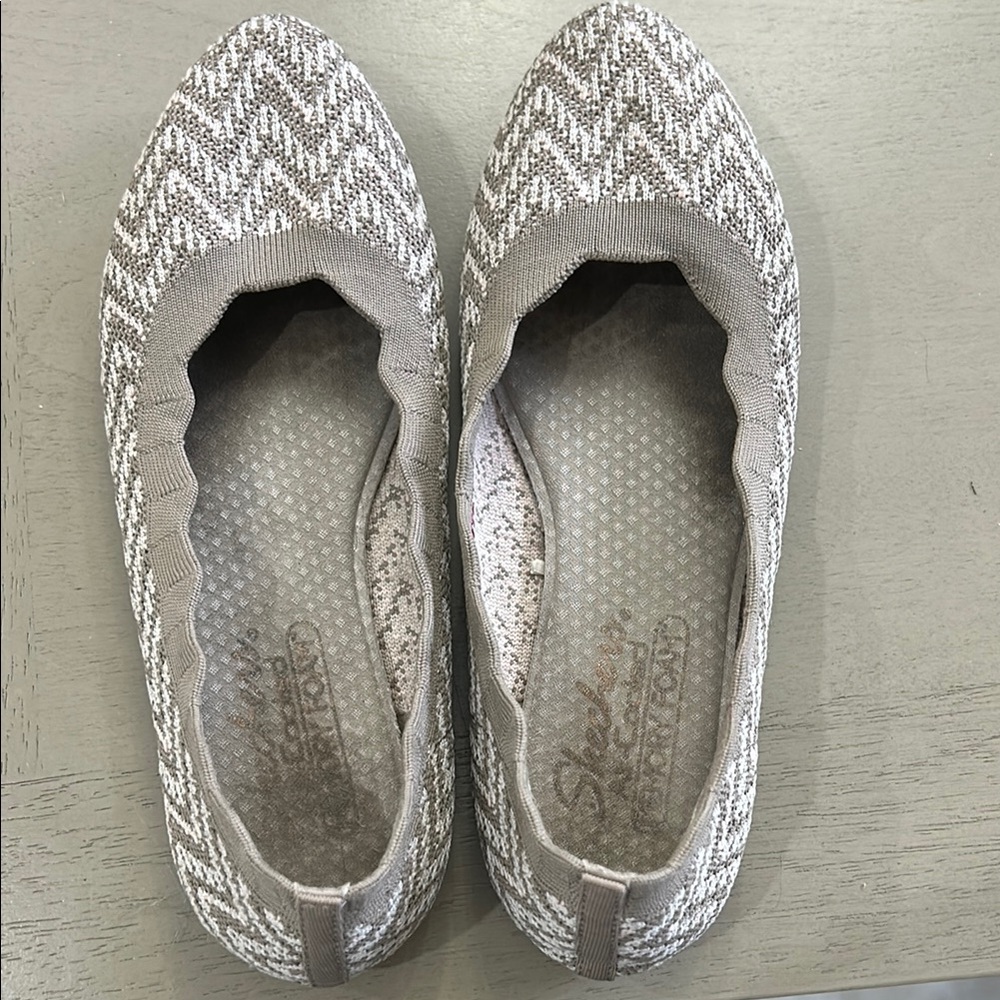 Skechers Women's Taupe Patterned Flats